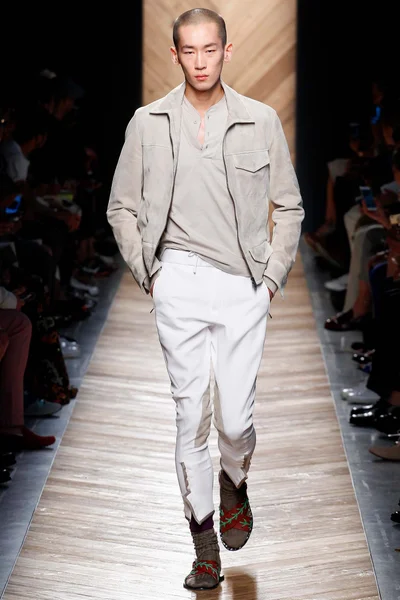 Look 7